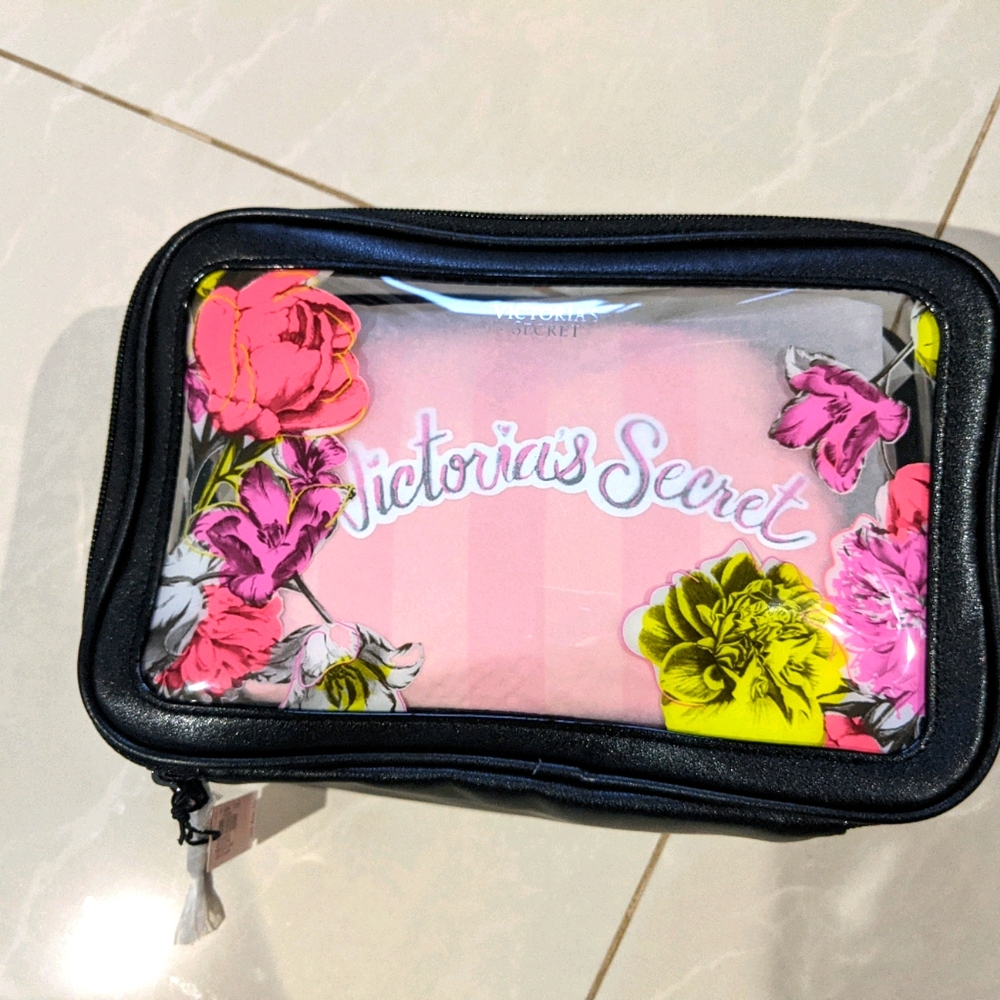 ! SOLD ! Victoria's Secret Beauty / Cosmetic Bag Set